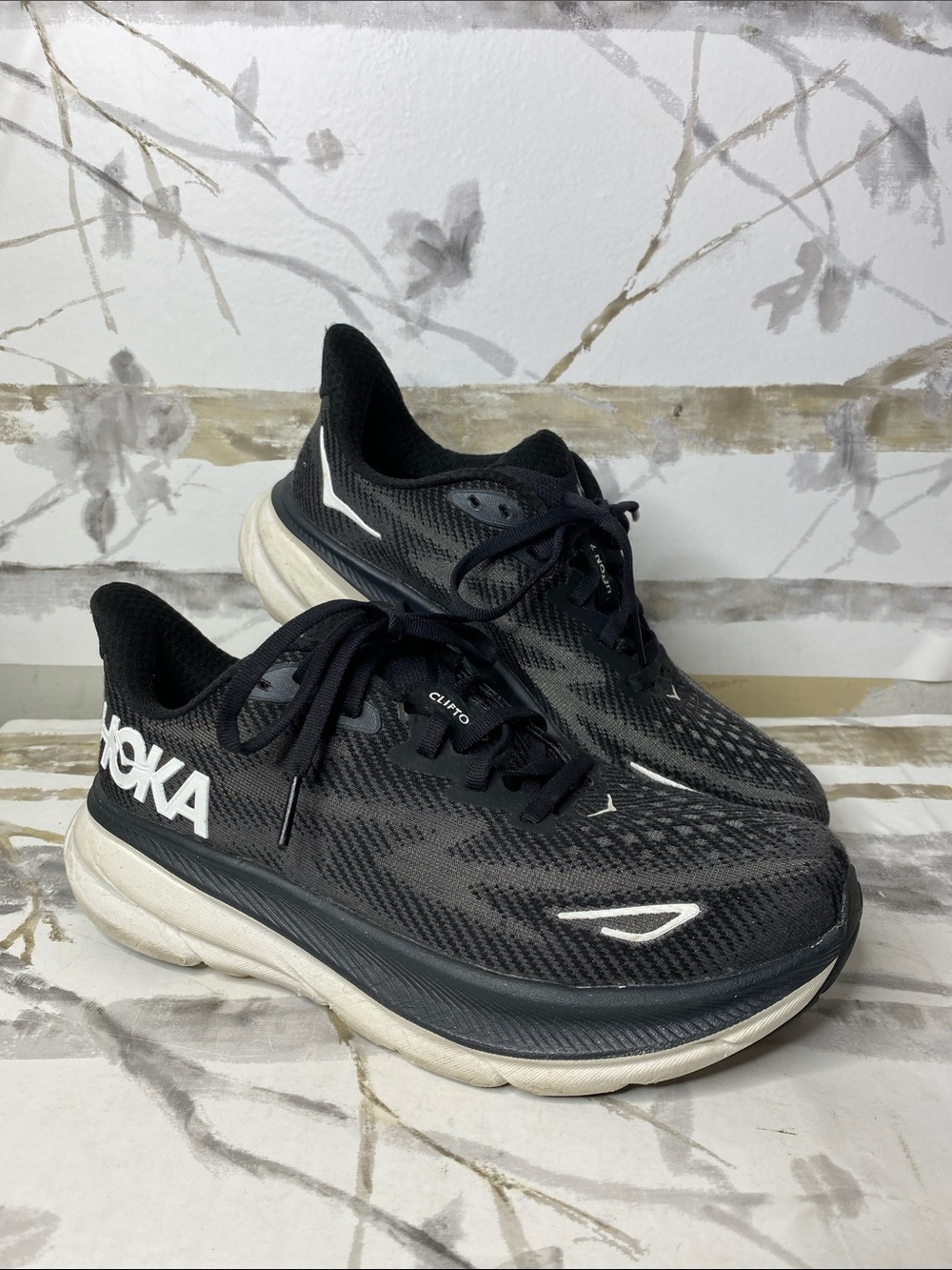 Hoka One One Clifton 9